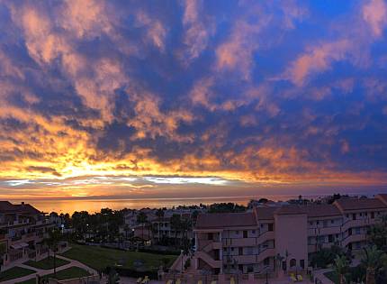 SE ALQUILA DESDE el 01/11/2026 al 31/05/2027 PRECIOSO ATICO EN MIJAS COSTA CON VISTAS ESPECTACULARES.
