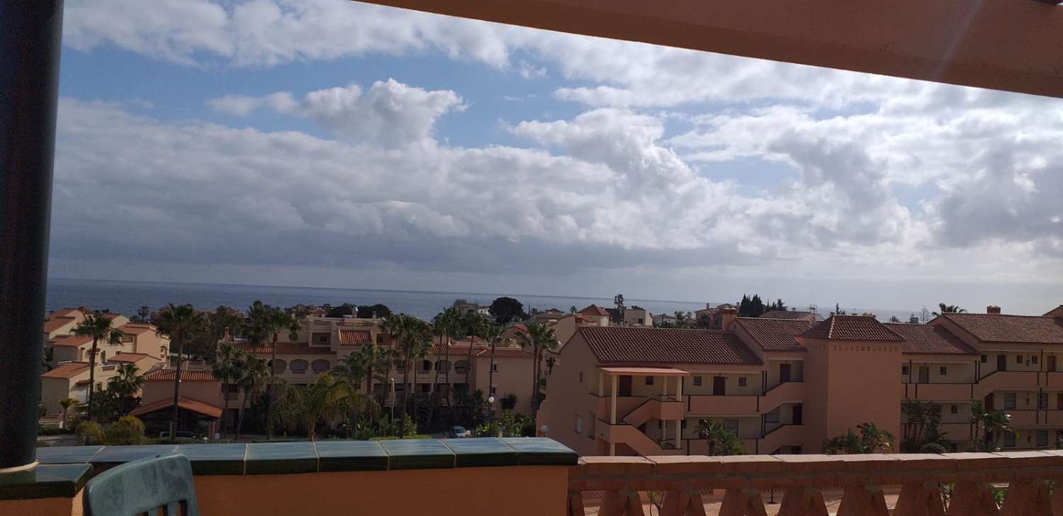 SE ALQUILA DESDE el 01/11/2026 al 31/05/2027 PRECIOSO ATICO EN MIJAS COSTA CON VISTAS ESPECTACULARES.