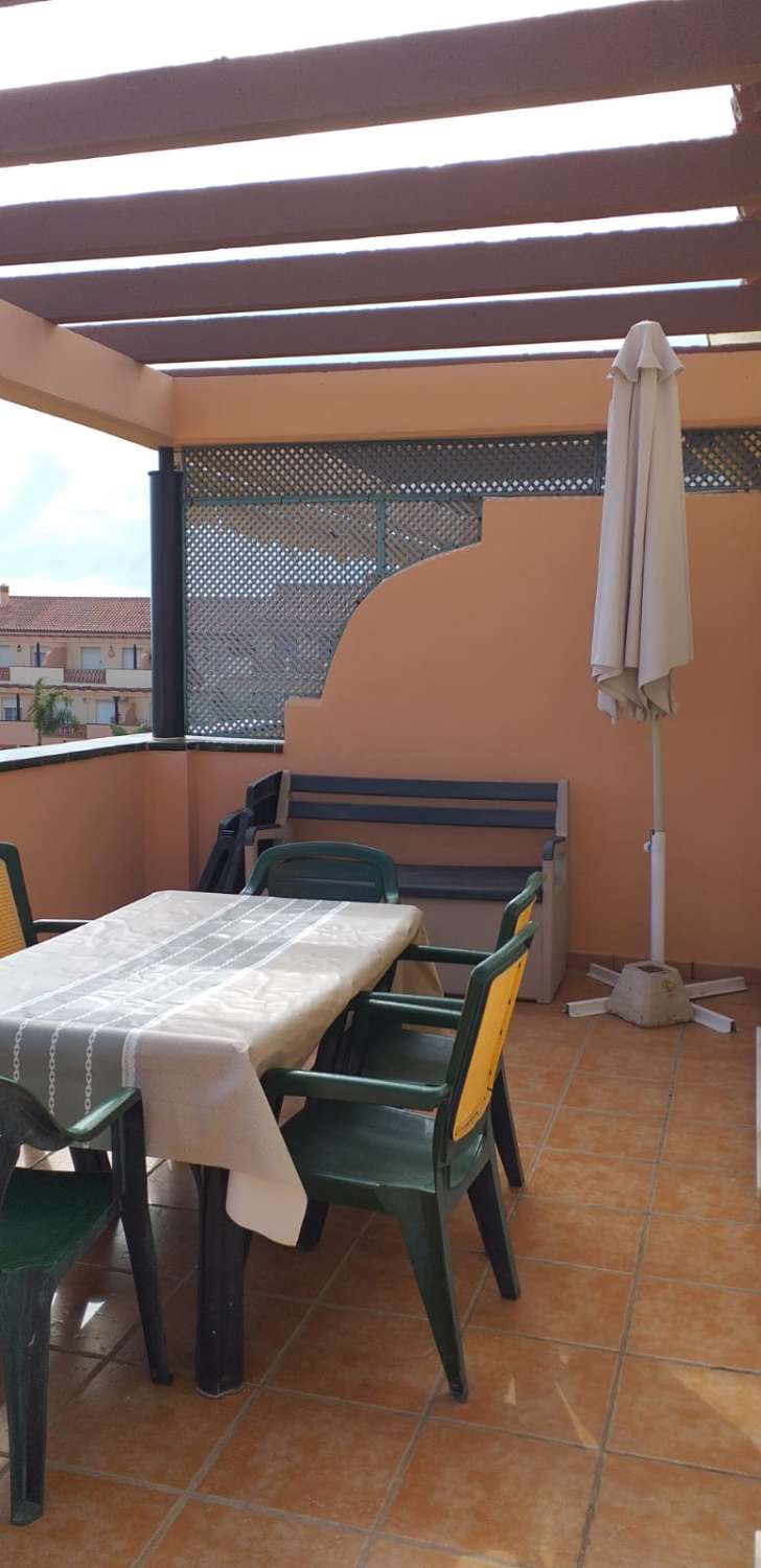 SE ALQUILA DESDE el 01/11/2026 al 31/05/2027 PRECIOSO ATICO EN MIJAS COSTA CON VISTAS ESPECTACULARES.