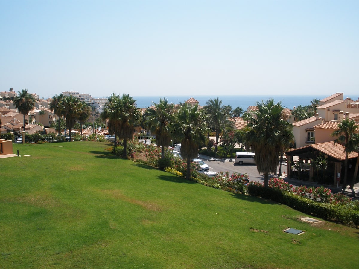 SE ALQUILA DESDE el 01/11/2026 al 31/05/2027 PRECIOSO ATICO EN MIJAS COSTA CON VISTAS ESPECTACULARES.