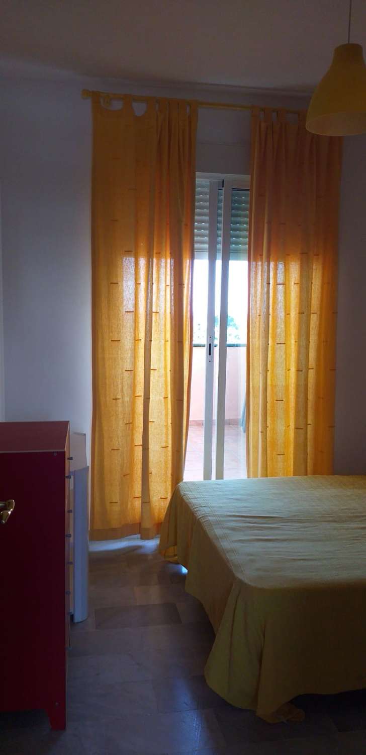 SE ALQUILA DESDE el 01/11/2026 al 31/05/2027 PRECIOSO ATICO EN MIJAS COSTA CON VISTAS ESPECTACULARES.