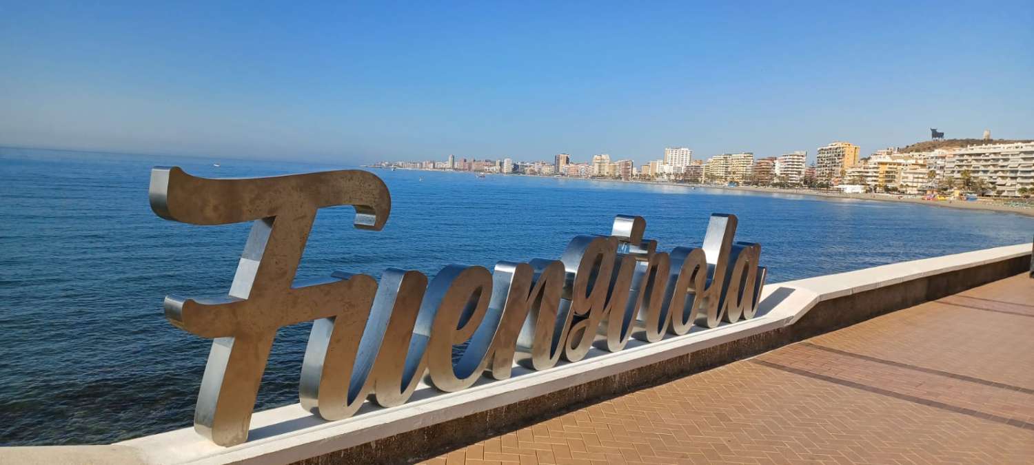 Se alquila desde ahora hasta 31.03.26  y desde 01/09/2026 hasta 30/06/2027   bonito apartamento a 30 metros  de la playa de los Boliches en Fuengirola