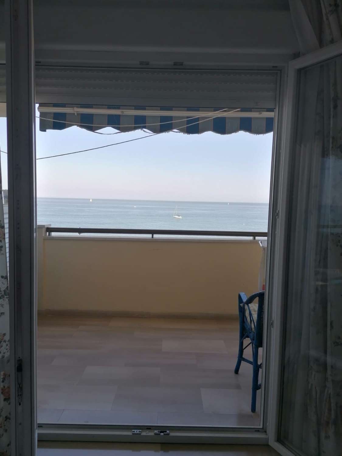Se alquila desde 09/09/26- 23/12/26 y desde 8/1/27-30/6/27 bonito piso en 1ª línea de playa  en Los Boliches (Fuengirola)
