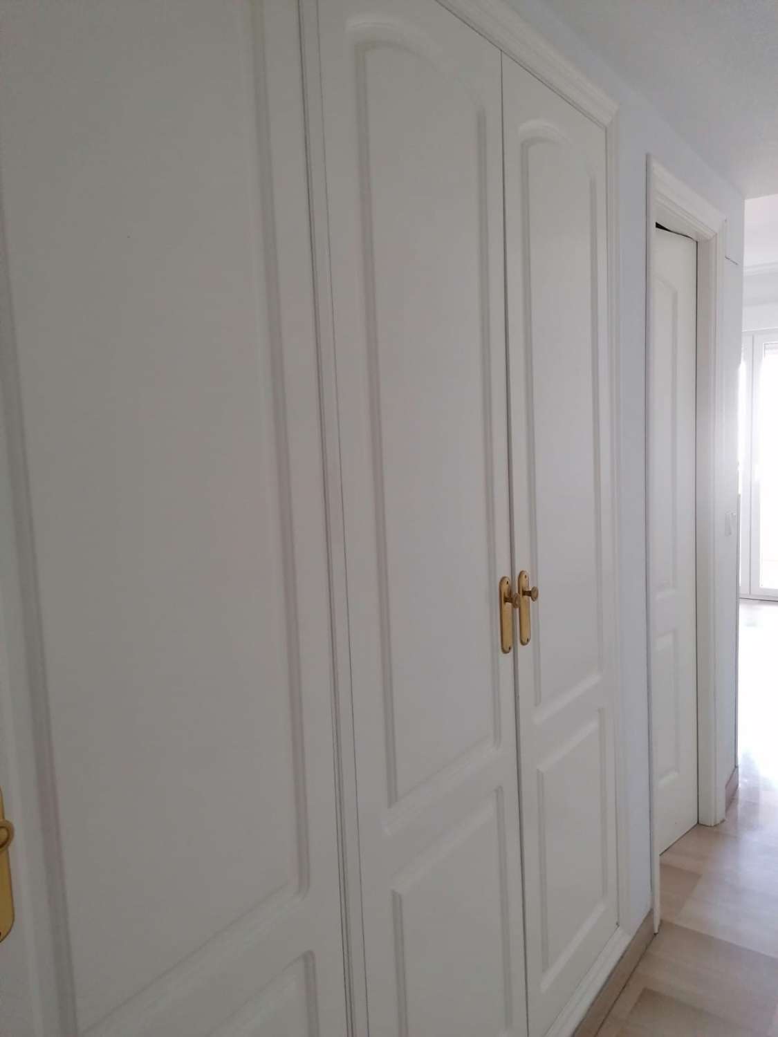 Se alquila desde 09/09/26- 23/12/26 y desde 8/1/27-30/6/27 bonito piso en 1ª línea de playa  en Los Boliches (Fuengirola)