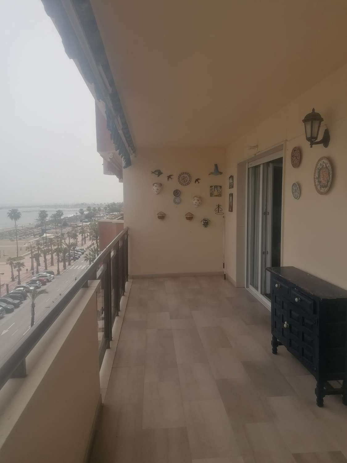 Se alquila desde 09/09/26- 23/12/26 y desde 8/1/27-30/6/27 bonito piso en 1ª línea de playa  en Los Boliches (Fuengirola)