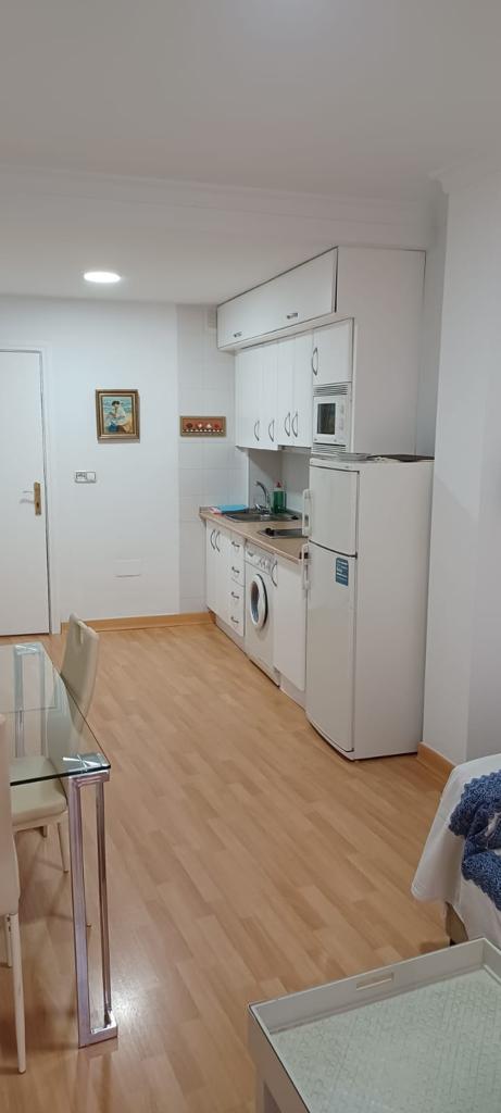 Se alquila Media Temporada desde el 01/10/2026-31/05/2027  bonito apartamento a 10 metros del Paseo Marítimo de Fuengirola.