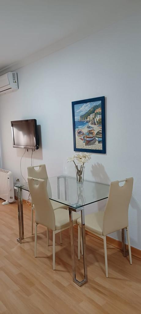 Se alquila Media Temporada desde el 01/10/2026-31/05/2027  bonito apartamento a 10 metros del Paseo Marítimo de Fuengirola.
