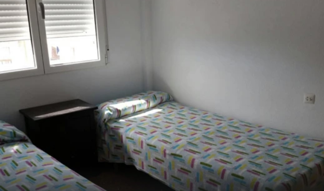 Se alquila desde ahora hasta 30.6.26  y desde 01/09/2026- 30/06/2027 bonito piso cerca de la playa, con vistas al mar en Torremolinos.