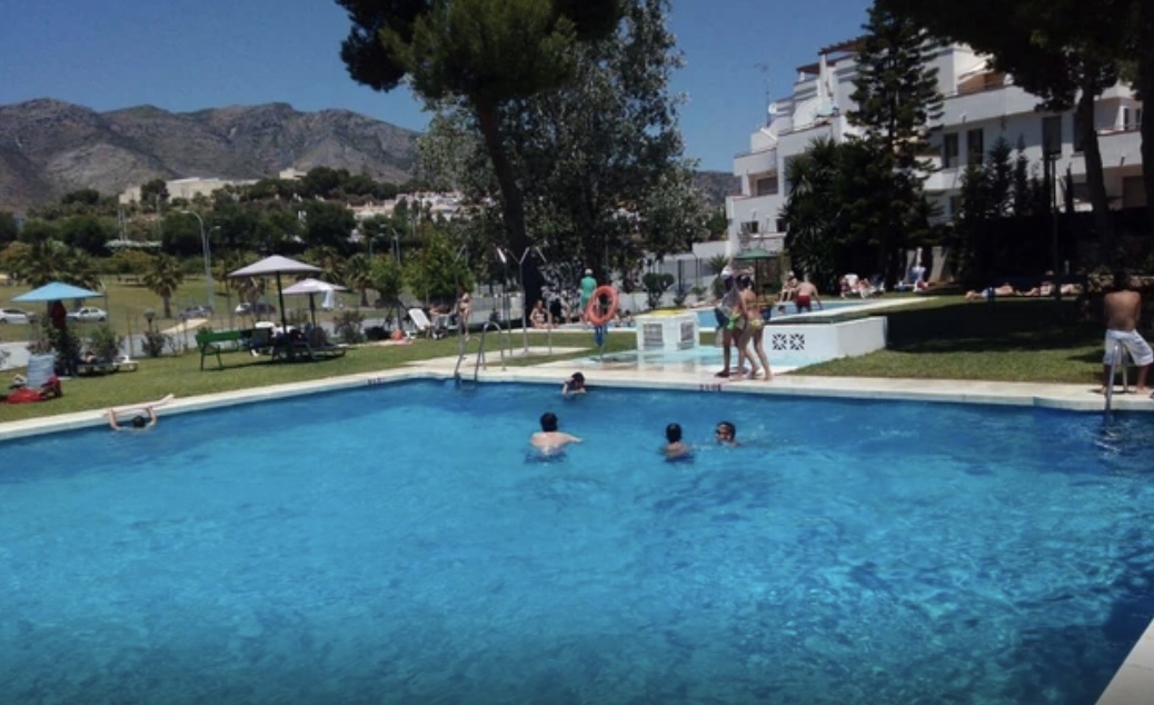 Se alquila desde ahora hasta 30.6.26  y desde 01/09/2026- 30/06/2027 bonito piso cerca de la playa, con vistas al mar en Torremolinos.