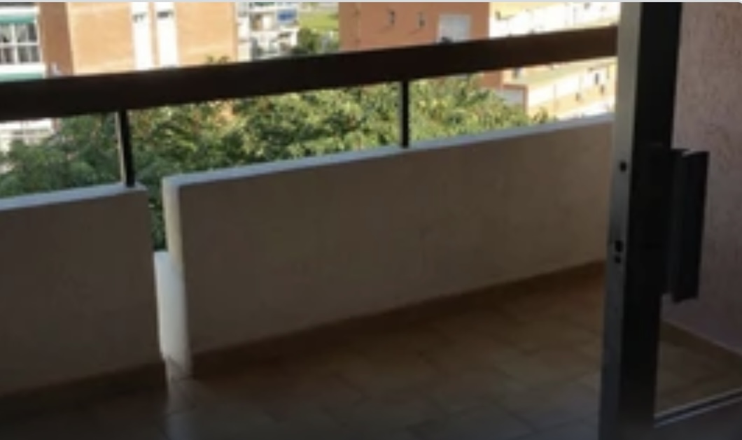 Se alquila desde ahora hasta 30.6.26  y desde 01/09/2026- 30/06/2027 bonito piso cerca de la playa, con vistas al mar en Torremolinos.