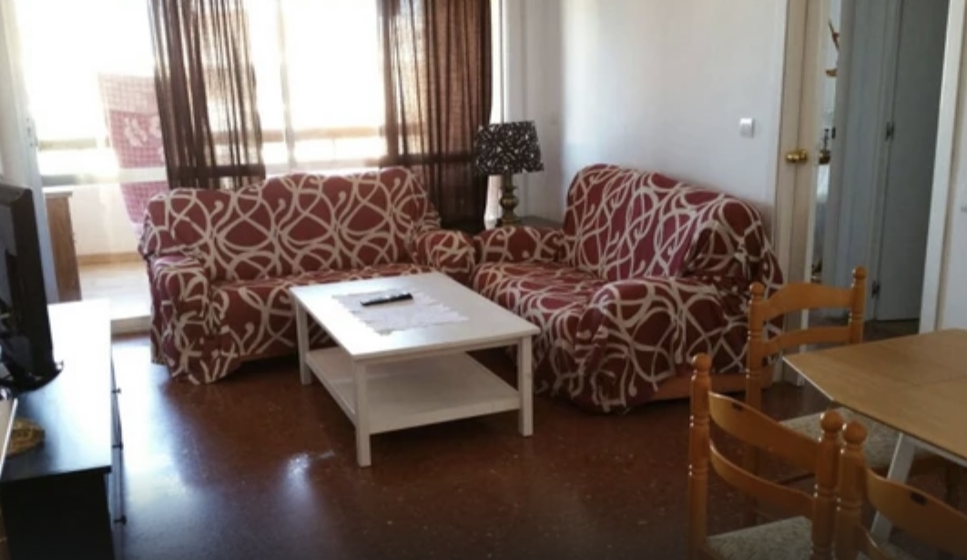 Se alquila desde ahora hasta 30.6.26  y desde 01/09/2026- 30/06/2027 bonito piso cerca de la playa, con vistas al mar en Torremolinos.