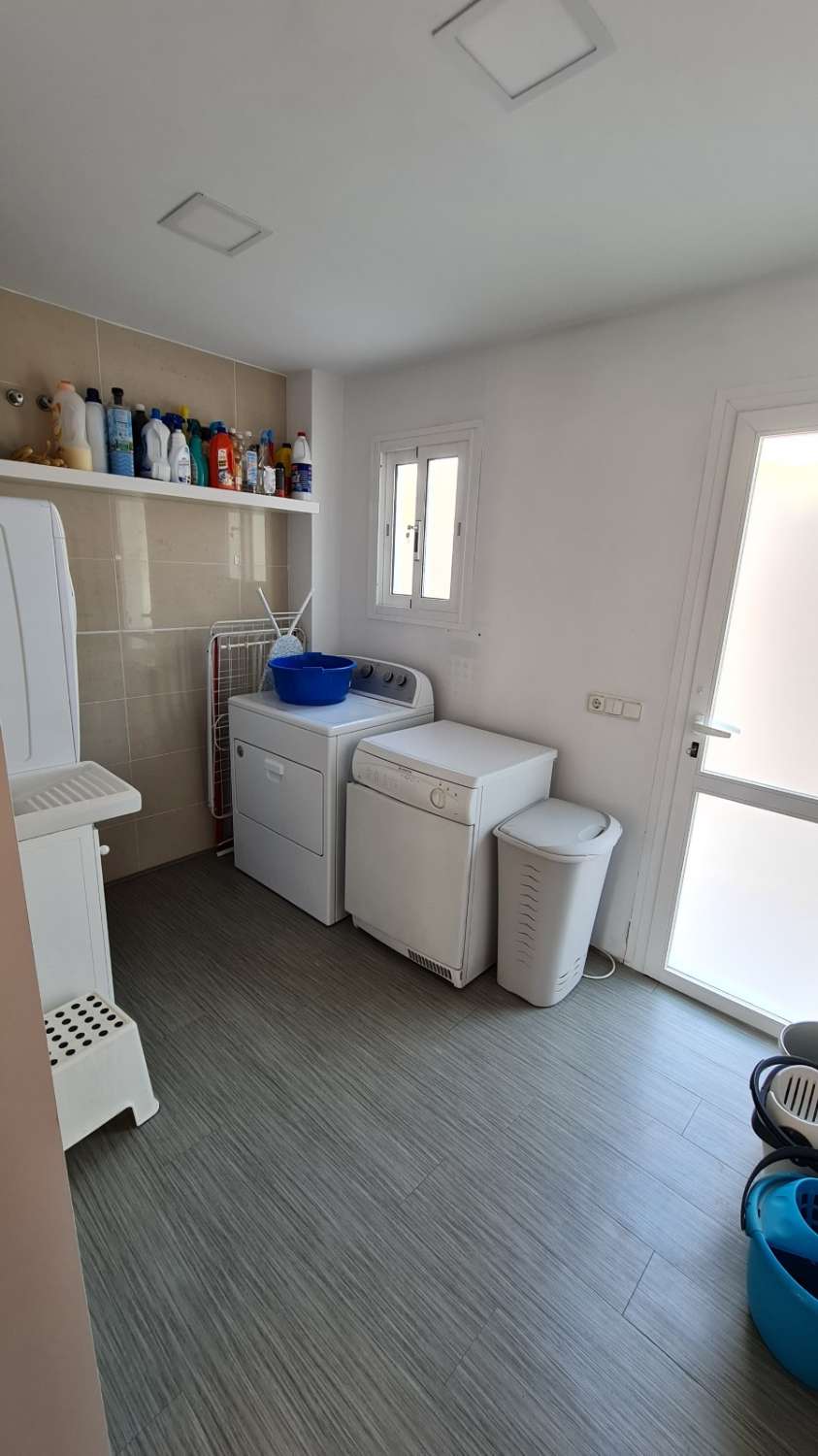 Se alquila de 01/11/2025- 01/04/2026 MAGNIFICA villa en Urbanización El Pinar (Torremolinos)