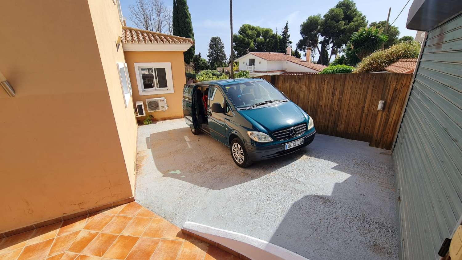 Se alquila de 01/11/2025- 01/04/2026 MAGNIFICA villa en Urbanización El Pinar (Torremolinos)