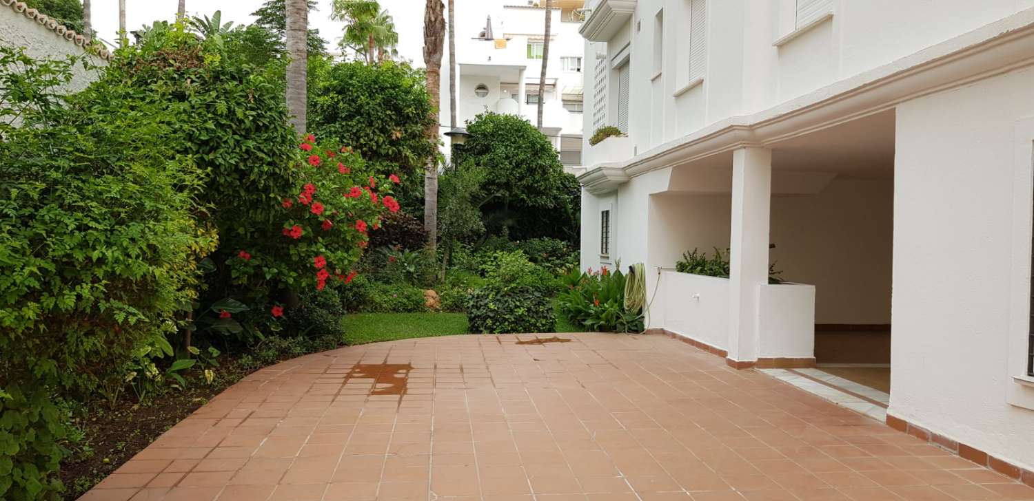 Se alquila dede 1/9/2026-30/6/2027  magnifico apartamento al lado de la playa en  La Carihuela (Torremolinos)