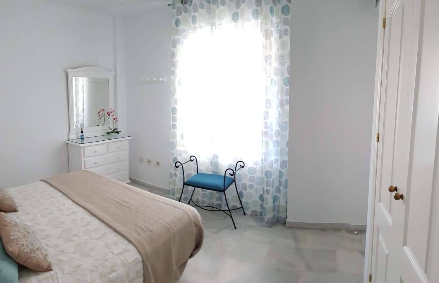 Se alquila dede 1/9/2026-30/6/2027  magnifico apartamento al lado de la playa en  La Carihuela (Torremolinos)