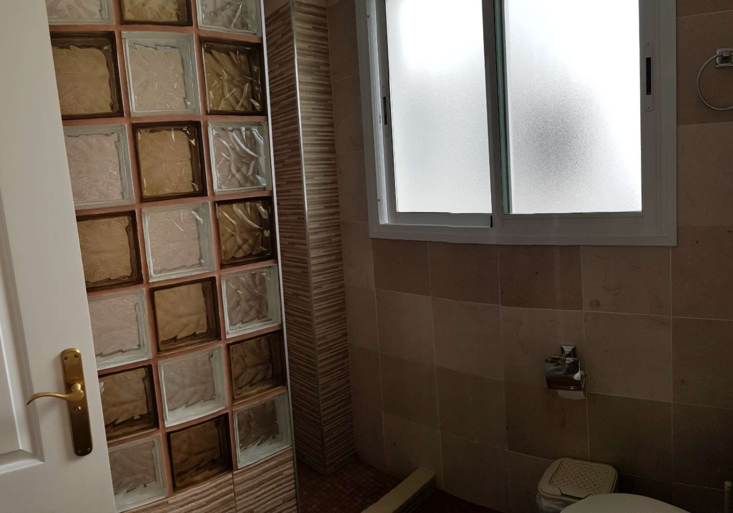 Se alquila dede 1/9/2026-30/6/2027  magnifico apartamento al lado de la playa en  La Carihuela (Torremolinos)
