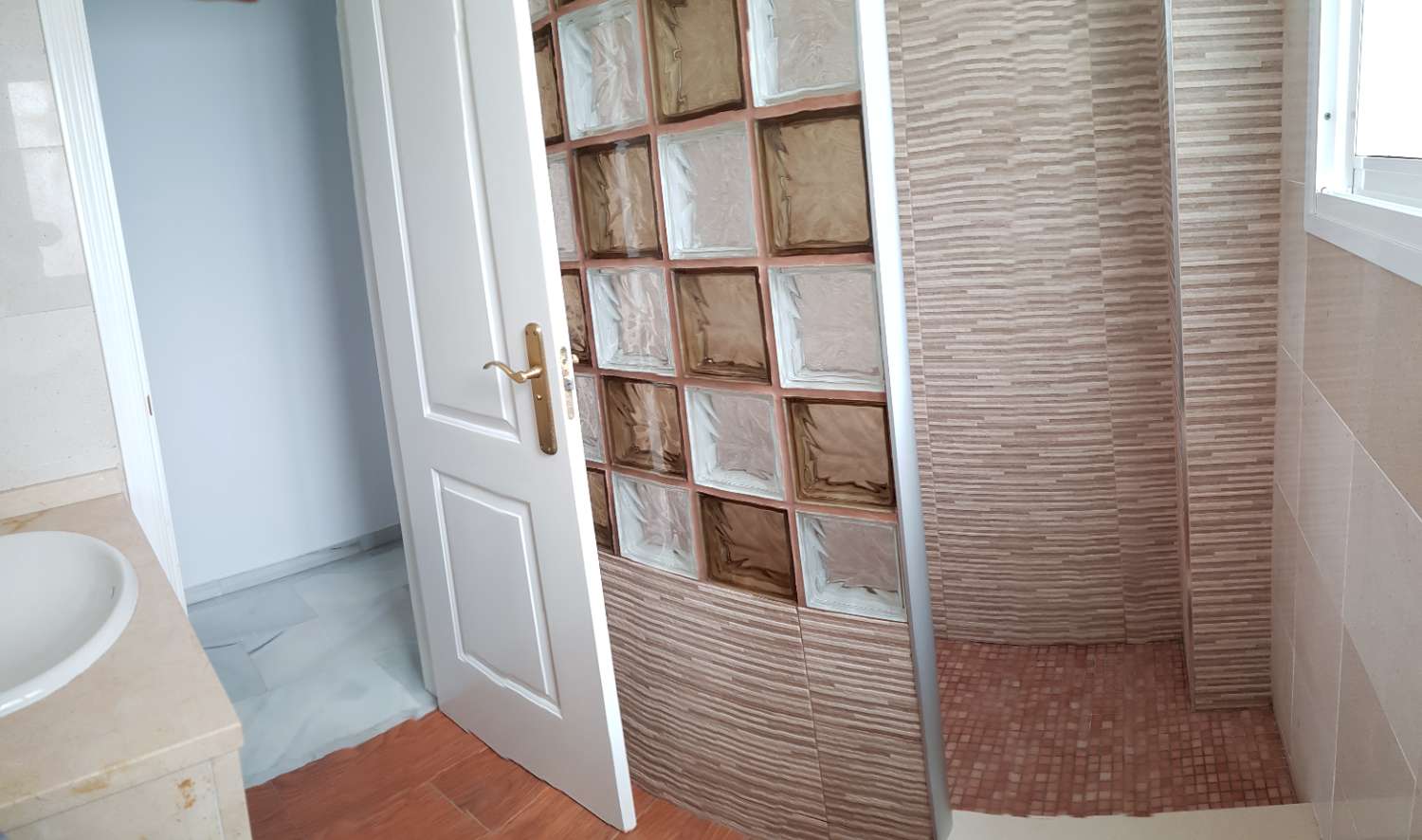 Se alquila dede 1/9/2026-30/6/2027  magnifico apartamento al lado de la playa en  La Carihuela (Torremolinos)
