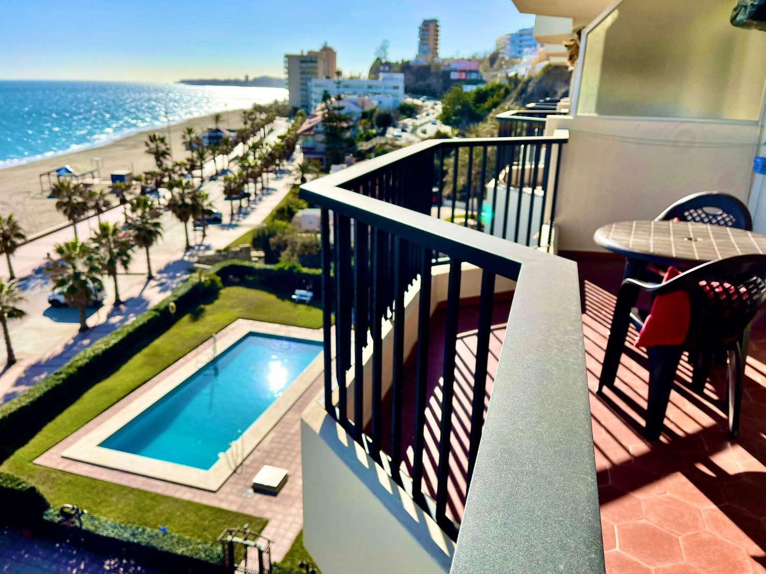 Se alquila desde 1.9.26-30.6.27 magnifico apartamento en 1ª línea de playa en Fuengirola