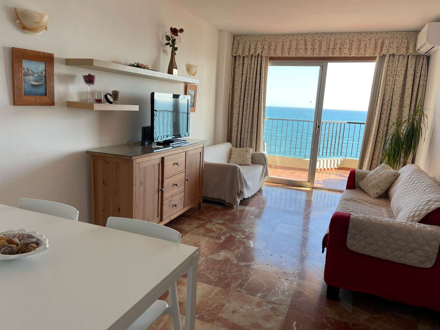 Se alquila desde 1.9.26-30.6.27 magnifico apartamento en 1ª línea de playa en Fuengirola