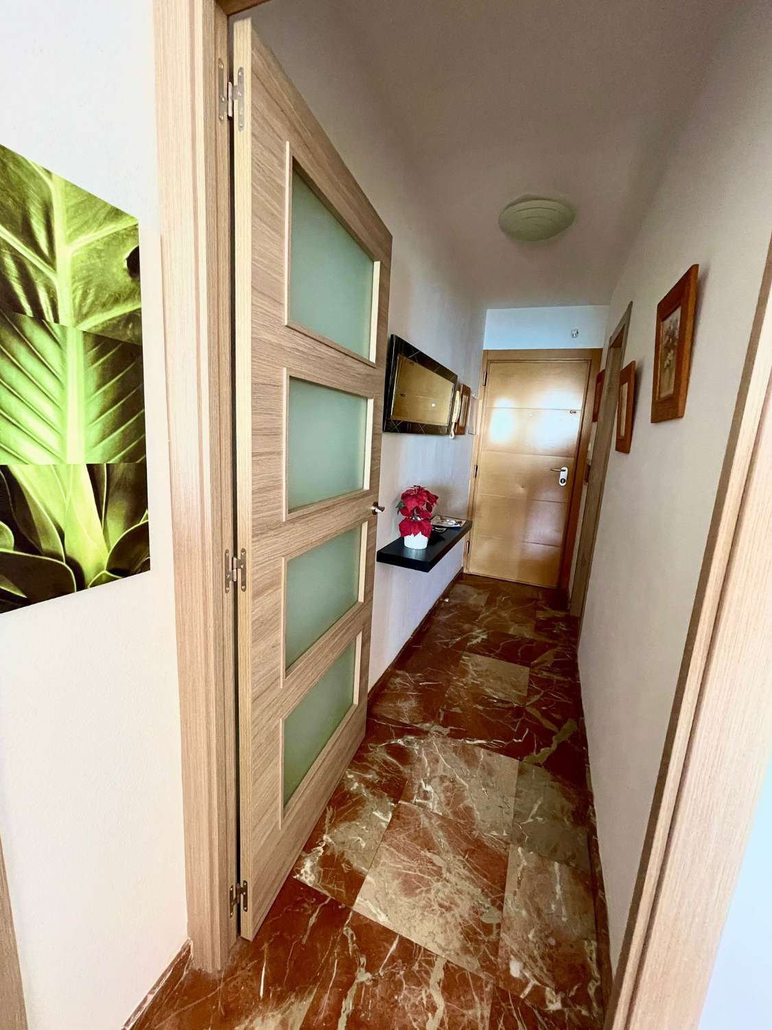Se alquila desde 1.9.26-30.6.27 magnifico apartamento en 1ª línea de playa en Fuengirola