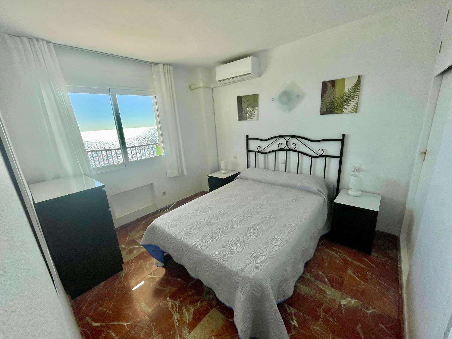 Se alquila desde 1.9.26-30.6.27 magnifico apartamento en 1ª línea de playa en Fuengirola