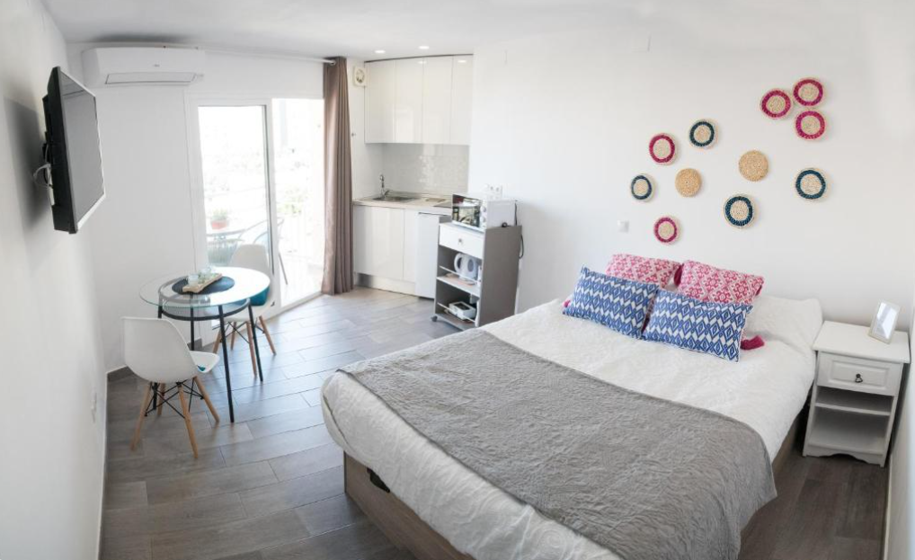 TIL LEJE FRA 01/09/2026 TIL 30/06/2027 DEJLIGT OG CHARMERENDE STUDIE I BENALMADENA, COSTA