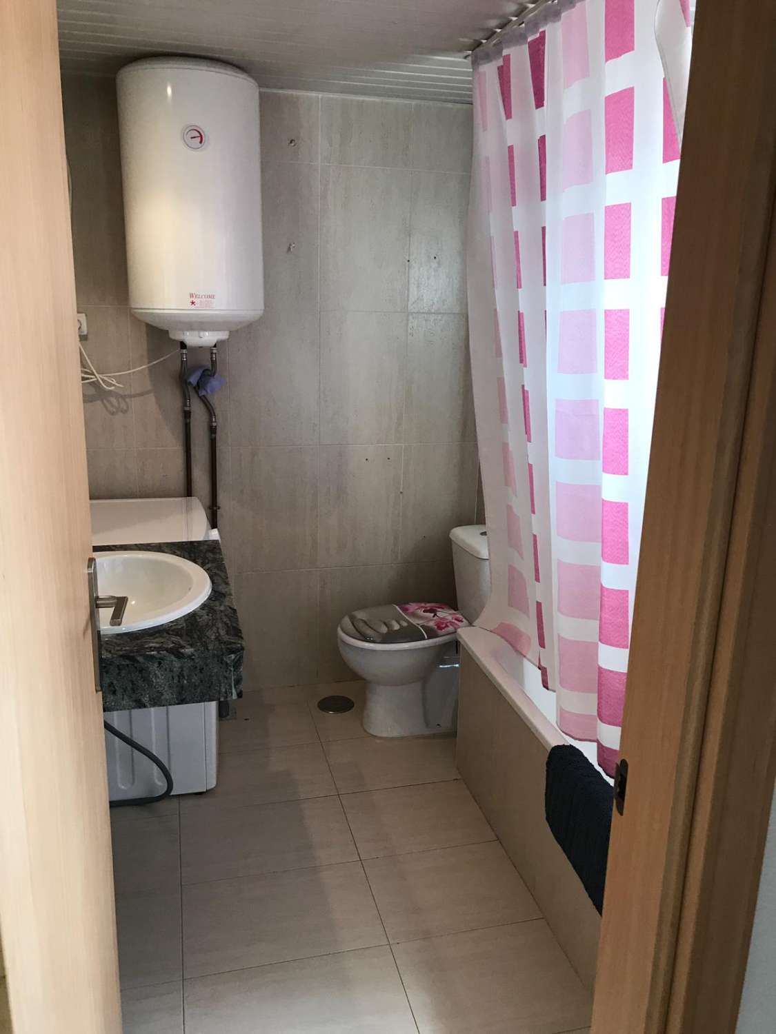 Se alquila MEDIA TEMPORADA desde  01/09/2026 HASTA 30/6/27   estudio en 1ª línea de playa en Benalmádena.-