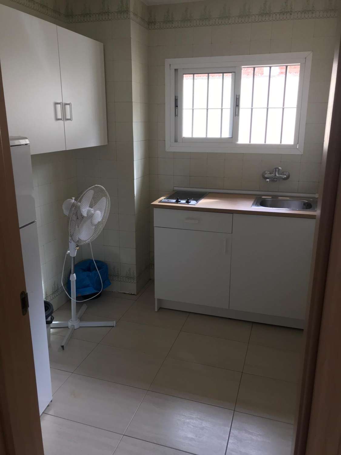 Se alquila MEDIA TEMPORADA desde  01/09/2026 HASTA 30/6/27   estudio en 1ª línea de playa en Benalmádena.-