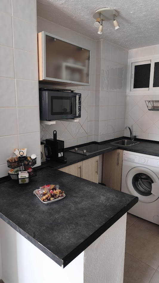Se alquila  bonito Estudio desde 01/10/2026- 30/03/2027 en Benalmádena.