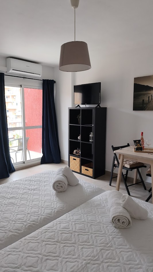 Se alquila  bonito Estudio desde 01/10/2026- 30/03/2027 en Benalmádena.