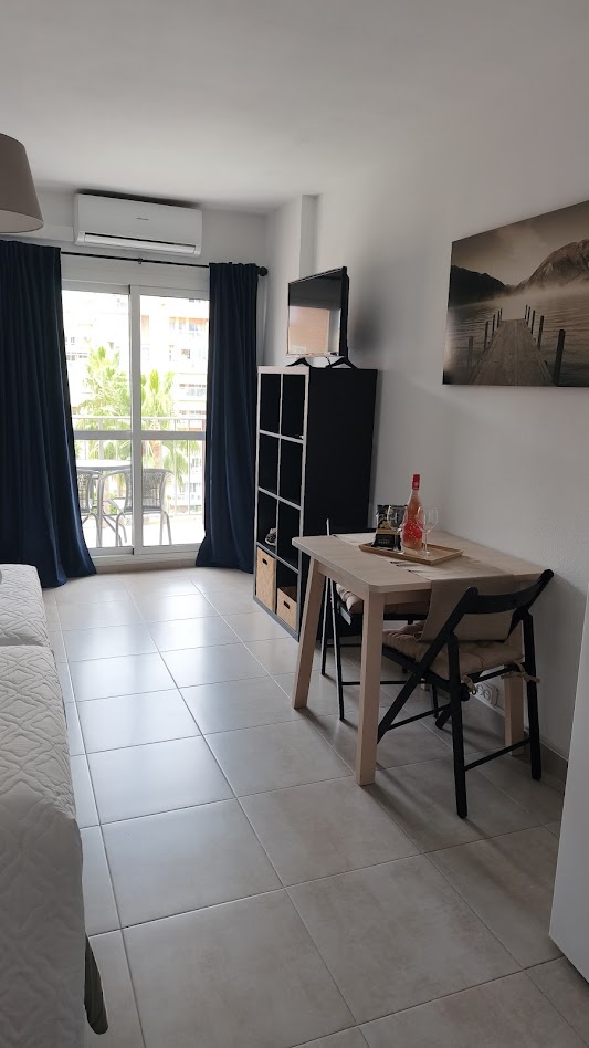 Se alquila  bonito Estudio desde 01/10/2026- 30/03/2027 en Benalmádena.