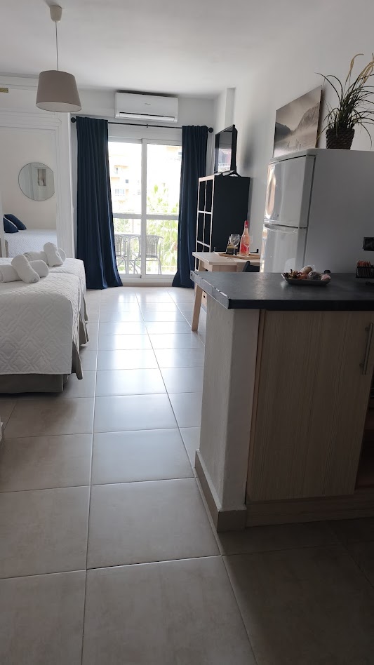 Se alquila  bonito Estudio desde 01/10/2026- 30/03/2027 en Benalmádena.