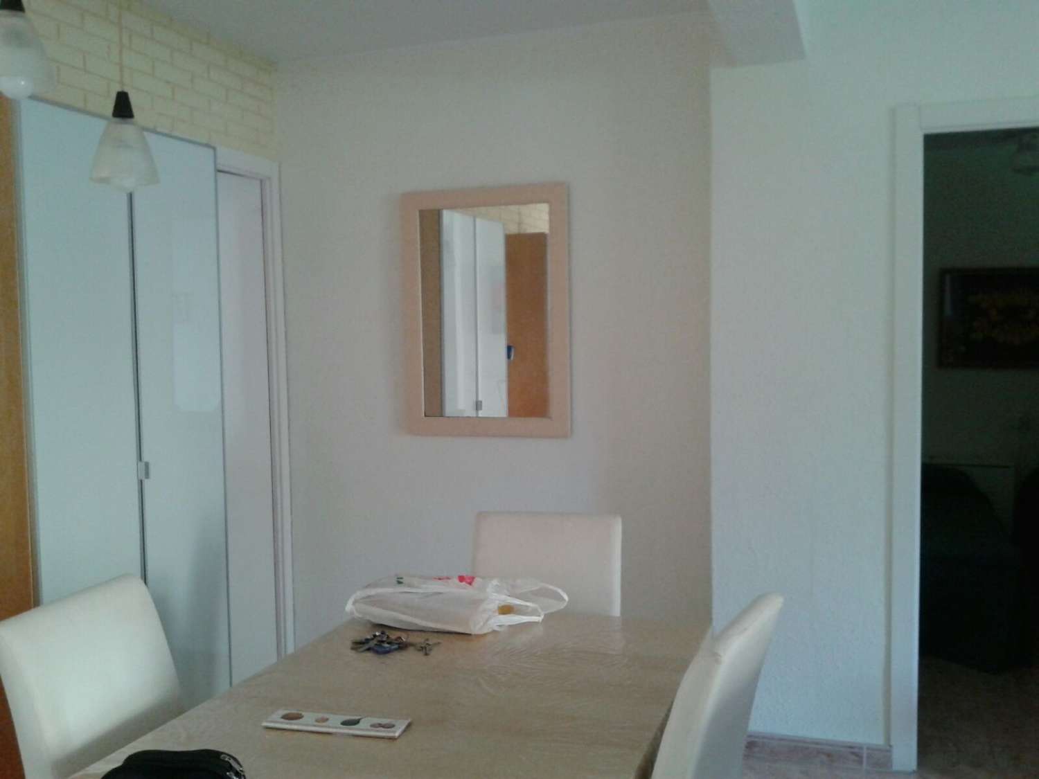 Se alquila desde ahora  al 31/05/2026 y desde 01/09/2026 hasta 30/06/2027 bonito apartamento en el centro de La Carihuela (Torremolinos).-