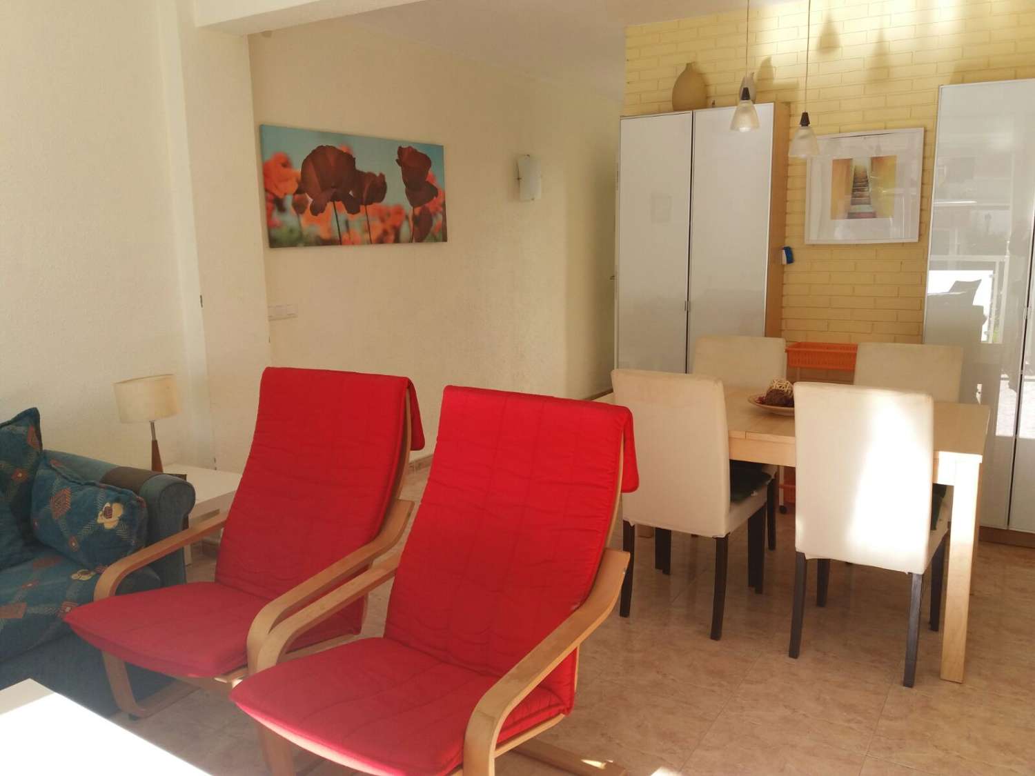 Se alquila desde ahora  al 31/05/2026 y desde 01/09/2026 hasta 30/06/2027 bonito apartamento en el centro de La Carihuela (Torremolinos).-