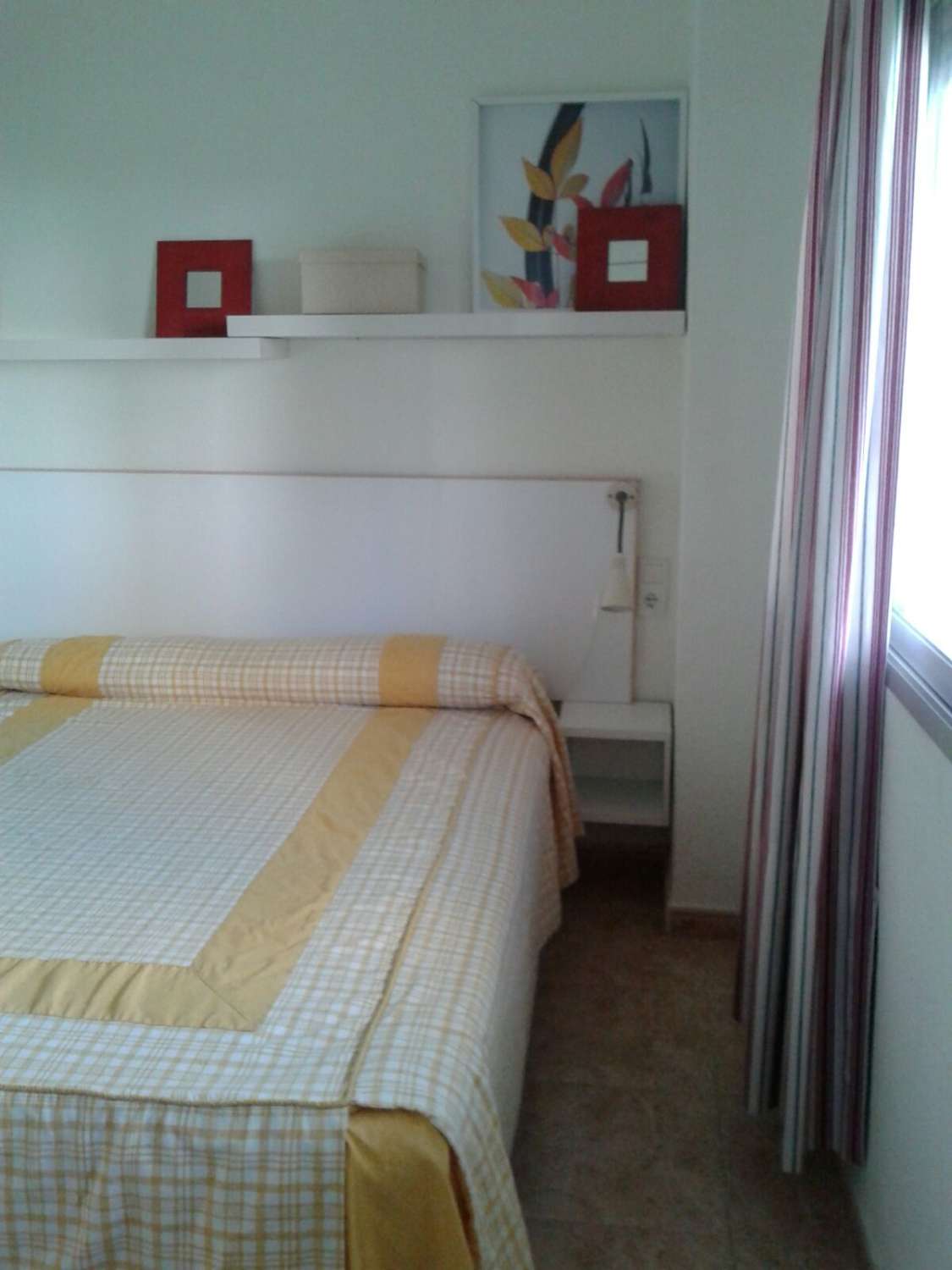 Se alquila desde ahora  al 31/05/2026 y desde 01/09/2026 hasta 30/06/2027 bonito apartamento en el centro de La Carihuela (Torremolinos).-