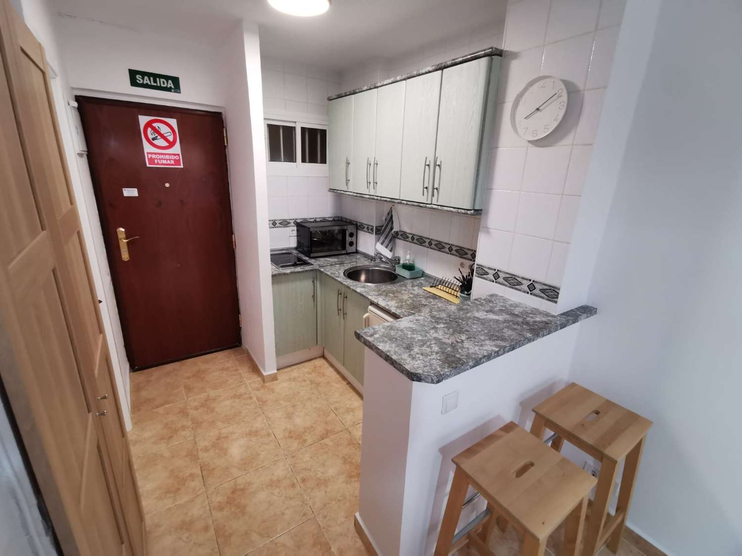 SE ALQUILA MEDIA TEMPORADA DESDE AHORA HASTA 30/06/2026 Y DESDE 01/09/2026 HASTA 30/06/2027 COQUETO ESTUDIO EN BENALMÁDENA