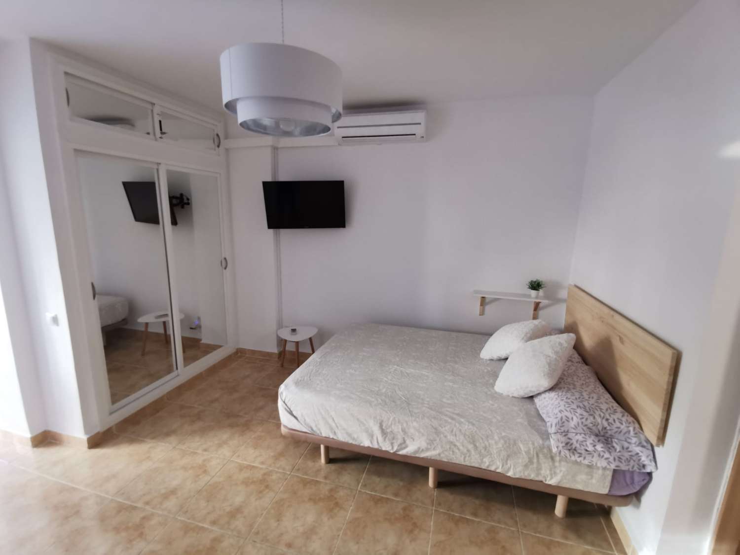 SE ALQUILA MEDIA TEMPORADA DESDE AHORA HASTA 30/06/2026 Y DESDE 01/09/2026 HASTA 30/06/2027 COQUETO ESTUDIO EN BENALMÁDENA