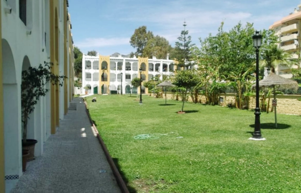 SE ALQUILA MEDIA TEMPORADA Desde  01/09/2026 HASTA 30.6.27  COQUETO APARTAMENTO EN RECINTO PRIVADO DE BENALMÁDENA COSTA.