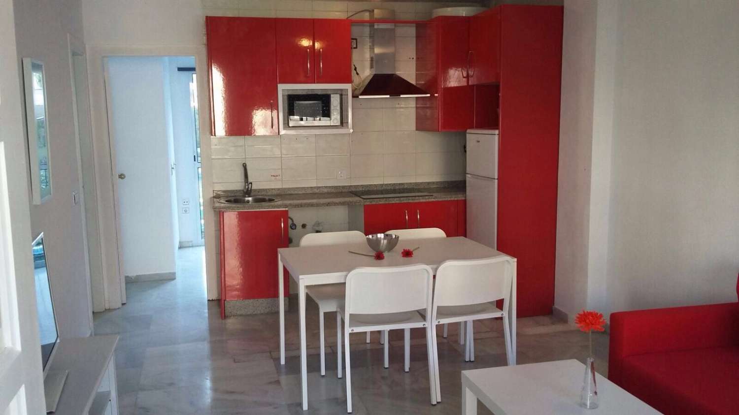 SE ALQUILA MEDIA TEMPORADA Desde  01/09/2026 HASTA 30.6.27  COQUETO APARTAMENTO EN RECINTO PRIVADO DE BENALMÁDENA COSTA.