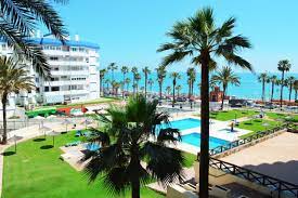 SE ALQUILA BONITO LOFT EN 1ª LÍNEA DE PLAYA MEDIA TEMPORADA HASTA 30.6.26 en Benalmádena Costa.-