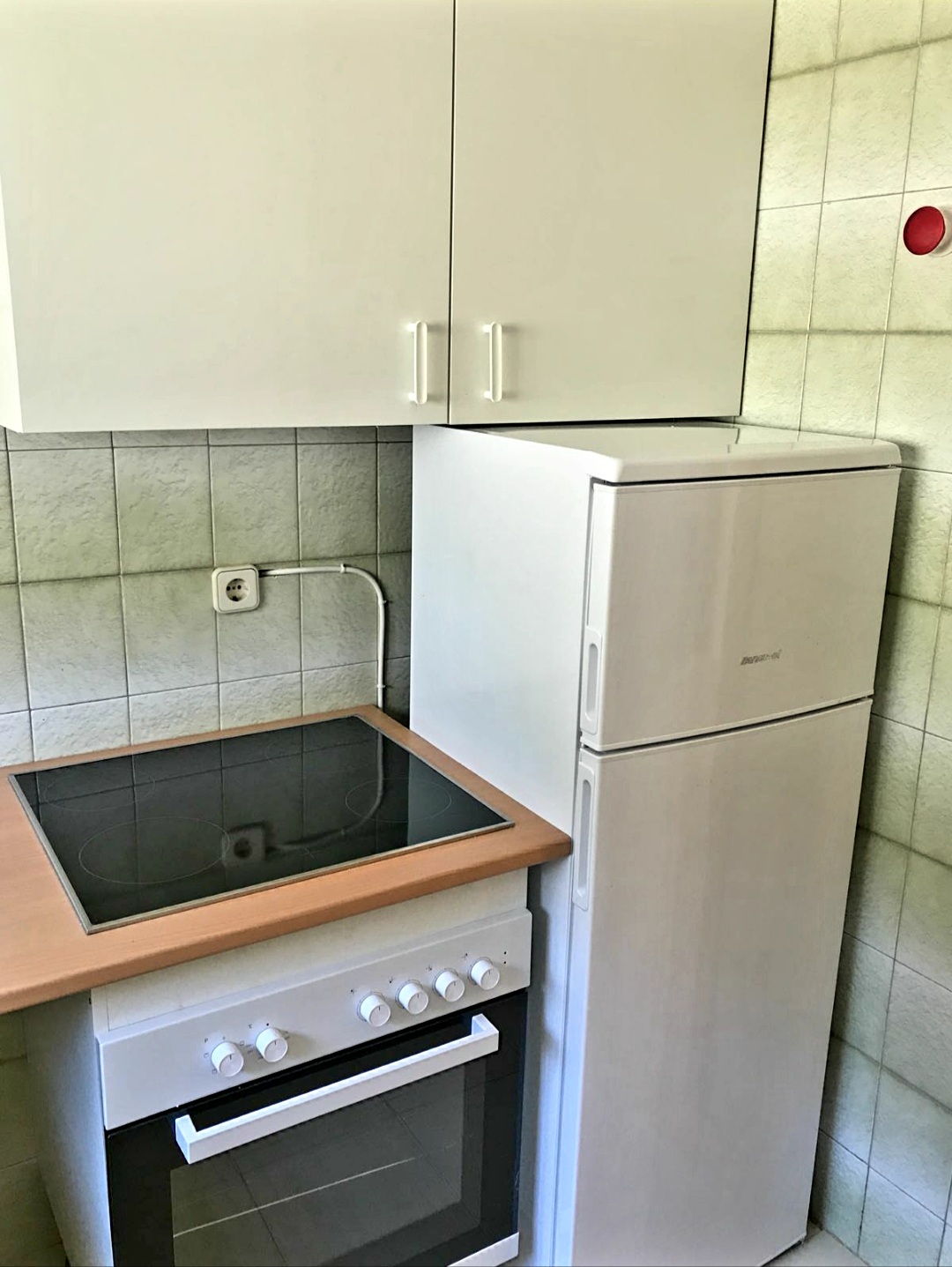 SE ALQUILA BONITO LOFT EN 1ª LÍNEA DE PLAYA MEDIA TEMPORADA HASTA 30.6.26 en Benalmádena Costa.-