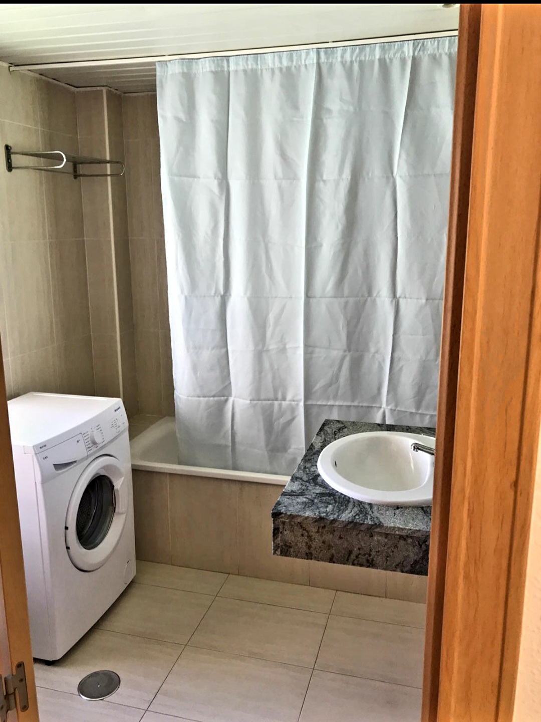 SE ALQUILA BONITO LOFT EN 1ª LÍNEA DE PLAYA MEDIA TEMPORADA HASTA 30.6.26 en Benalmádena Costa.-