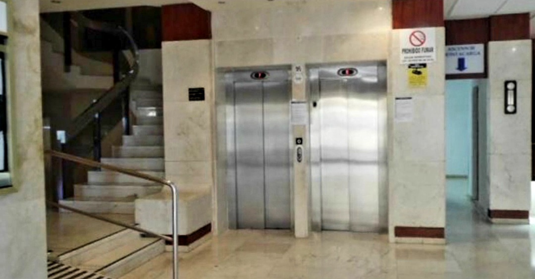 SE ALQUILA BONITO LOFT EN 1ª LÍNEA DE PLAYA MEDIA TEMPORADA HASTA 30.6.26 en Benalmádena Costa.-