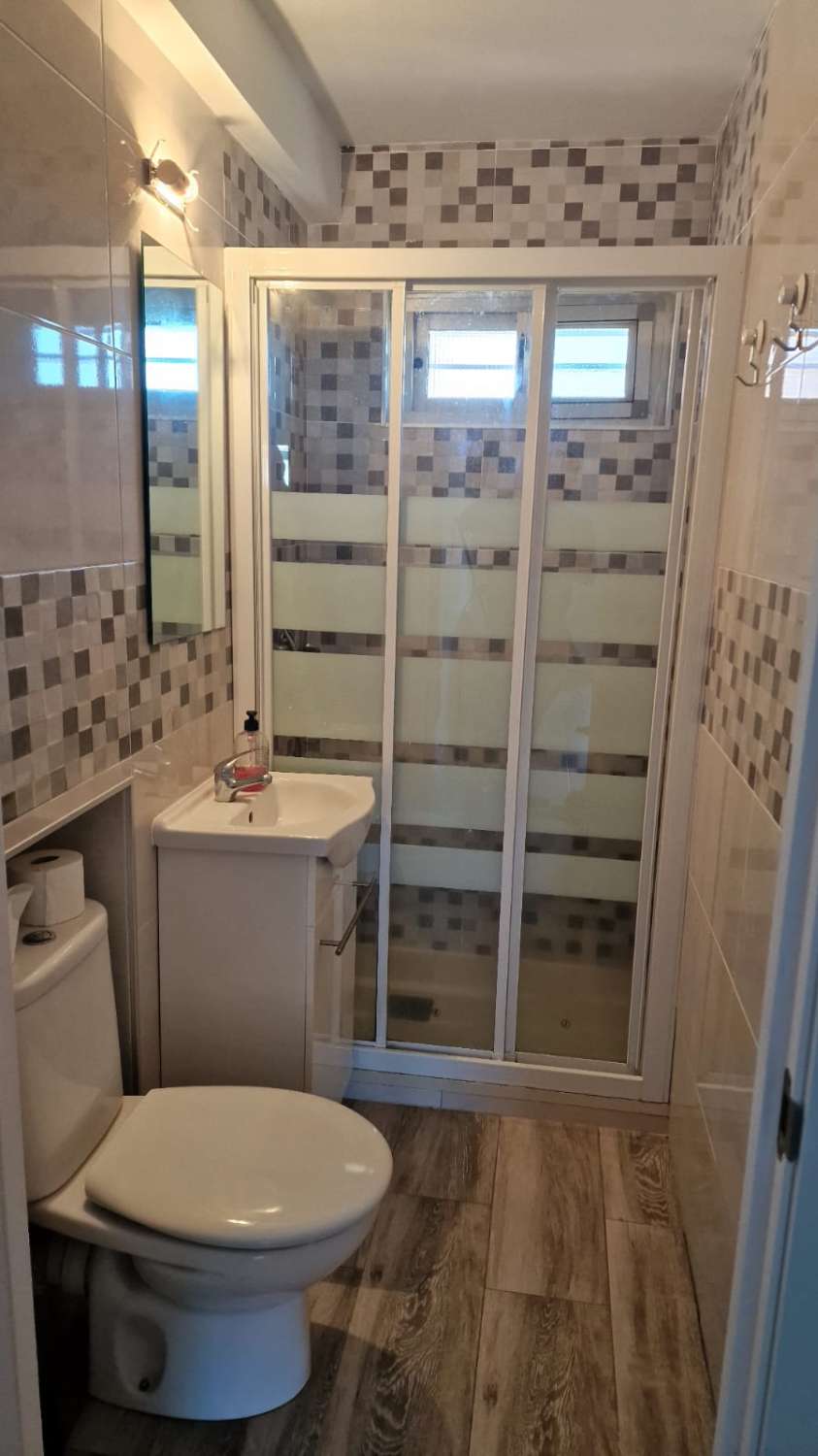 SE ALQUILA BONITO Y ACOGEDOR APARTAMENTO DESDE  01/09/2026 HASTA 30.6.27  EN LA  BENALMADENA.-