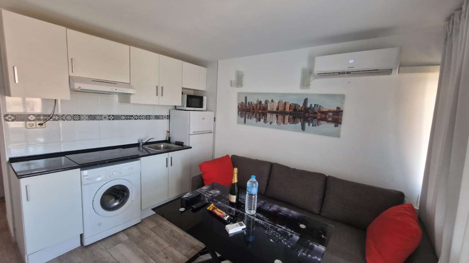 SE ALQUILA BONITO Y ACOGEDOR APARTAMENTO DESDE  01/09/2026 HASTA 30.6.27  EN LA  BENALMADENA.-