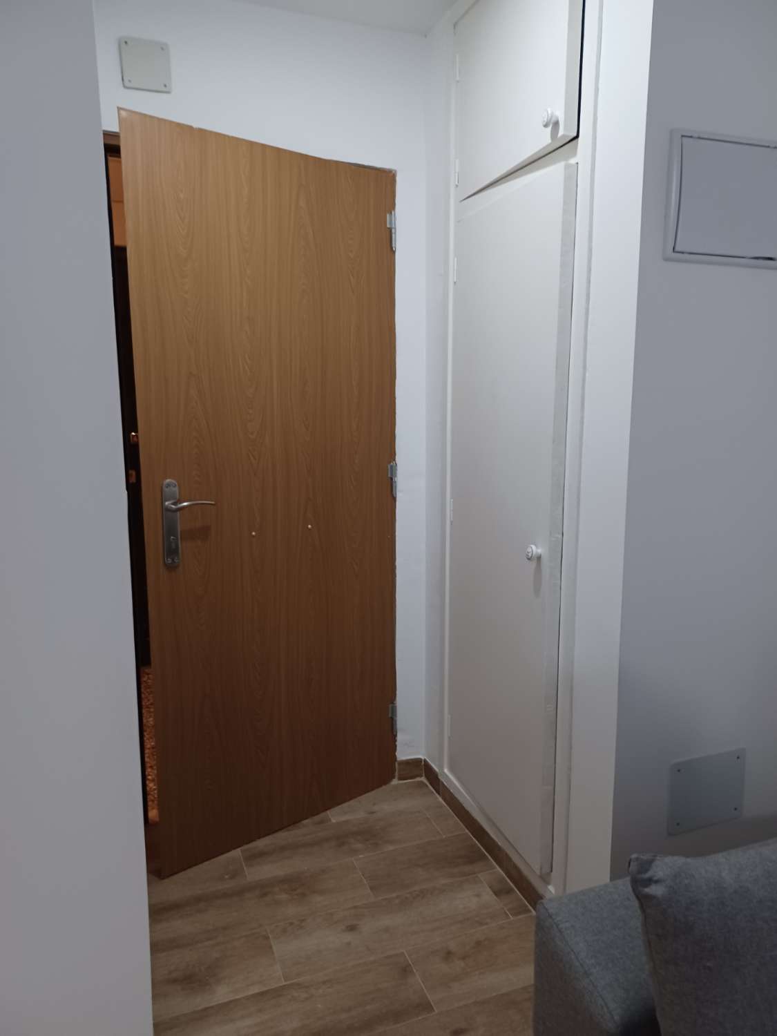 Se alquila  desde   1.9.26-15.6.27  bonito estudio recién reformado en Benalmadena Costa a 100 metros de la playa