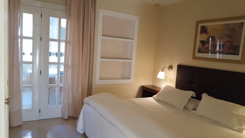 Se  alquila MEDIA TEMPORADA desde 11/09/2026 - 30.6.27  precioso apartamento en Playamar (Torremolinos).-