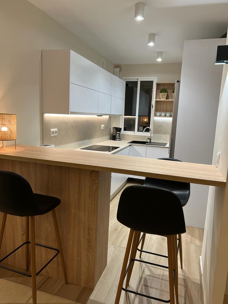 Se  alquila MEDIA TEMPORADA desde 11/09/2026 - 30.6.27  precioso apartamento en Playamar (Torremolinos).-