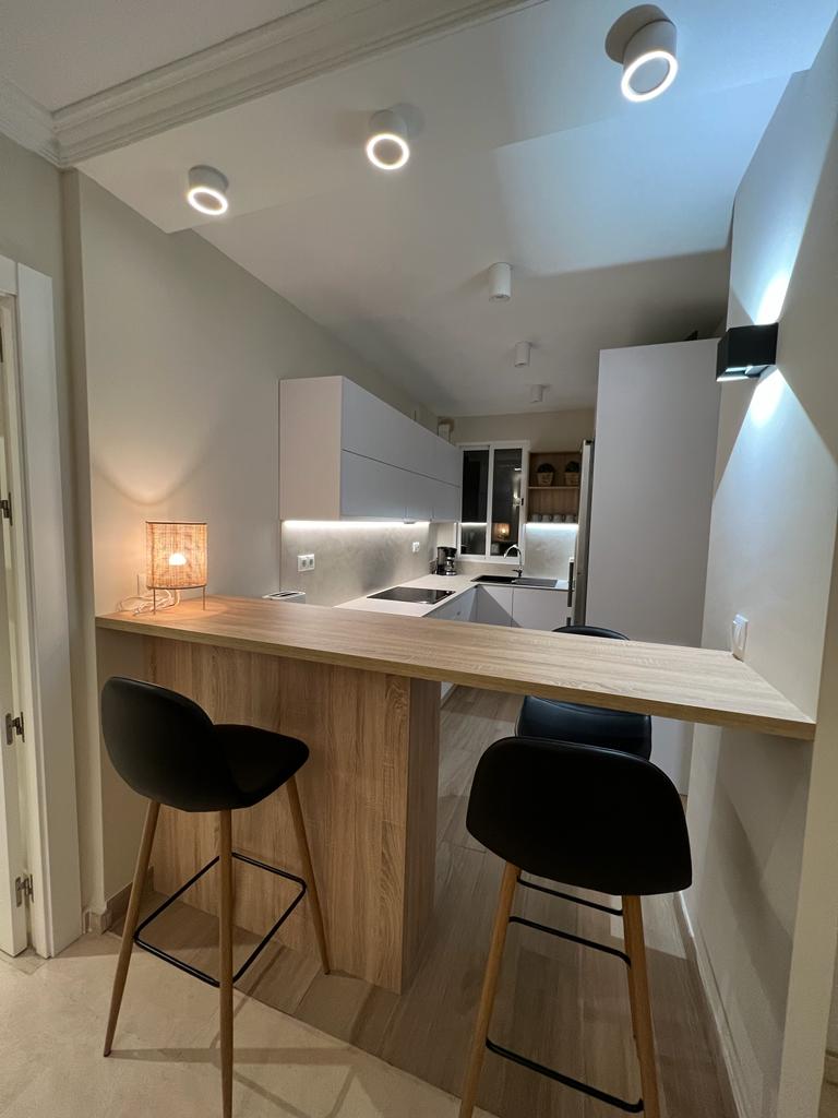 Se  alquila MEDIA TEMPORADA desde 11/09/2026 - 30.6.27  precioso apartamento en Playamar (Torremolinos).-