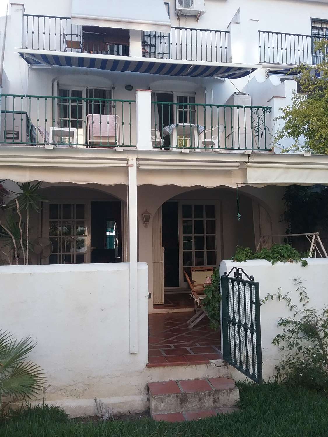 SE VENDE ESTUPENDA ESTUPENDA CASA ADOSADA EN LOS BOLICHES, ( FUENGIROLA)